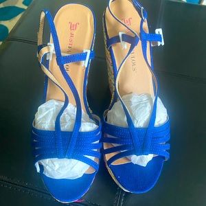 Women’s shoe size 6